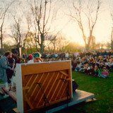 Les Louanges announces a headline show at the Francos de Montréal and presents a live performance of Central Park La Fontaine
