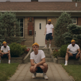 Les Louanges dévoile le vidéoclip de DMs et les détails de son album La nuit est une panthère