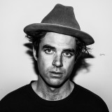 Geoffroy partage Coastline, la chanson-titre de son nouvel album