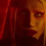 Safia Nolin présente le clip de Dagues mettant en vedette la drag queen Verona Verushka